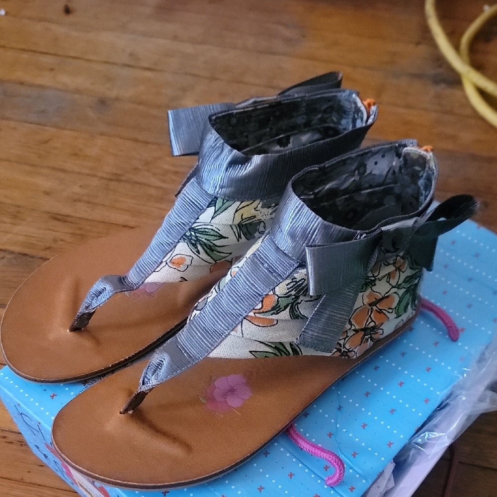 Floral Bow Sandals - Brown and Gray